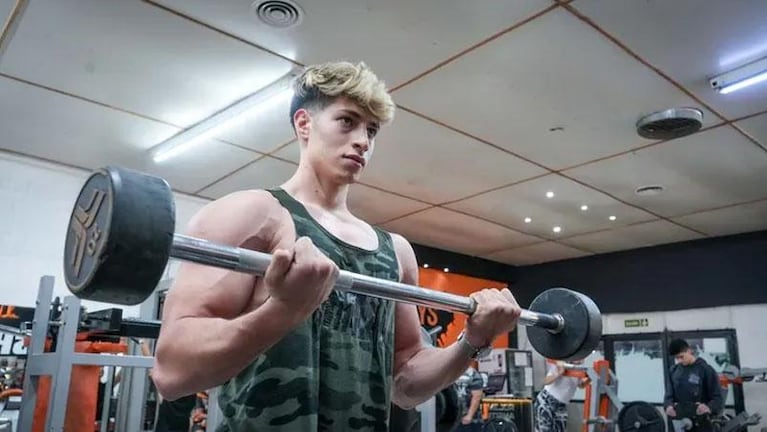 Una barra con 100 kilos le quebró la tráquea en el gimnasio y está gravísimo