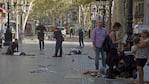 Una camioneta atropelló a decenas de personas en La Rambla.