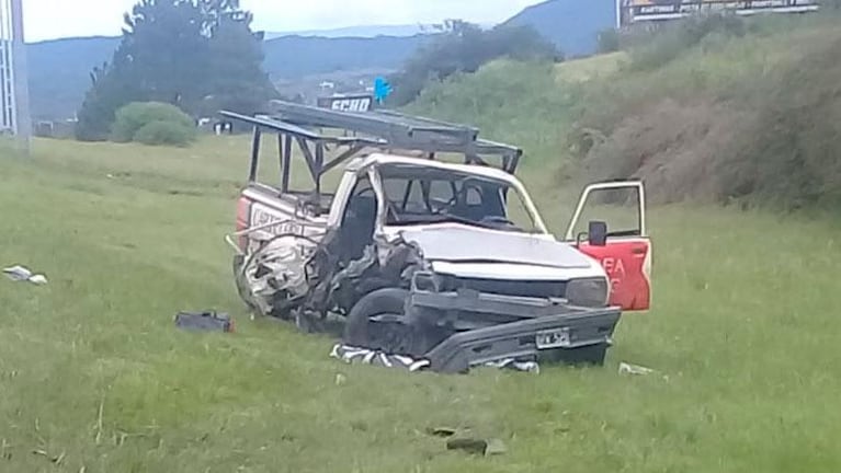 Una camioneta chocó contra un poste en la autopista Córdoba-Carlos Paz: murió un joven