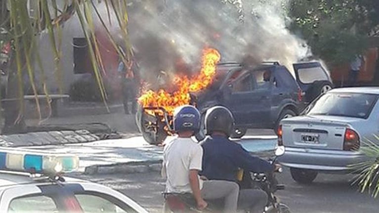 Una camioneta se incendió sobre avenida Rafael Núñez