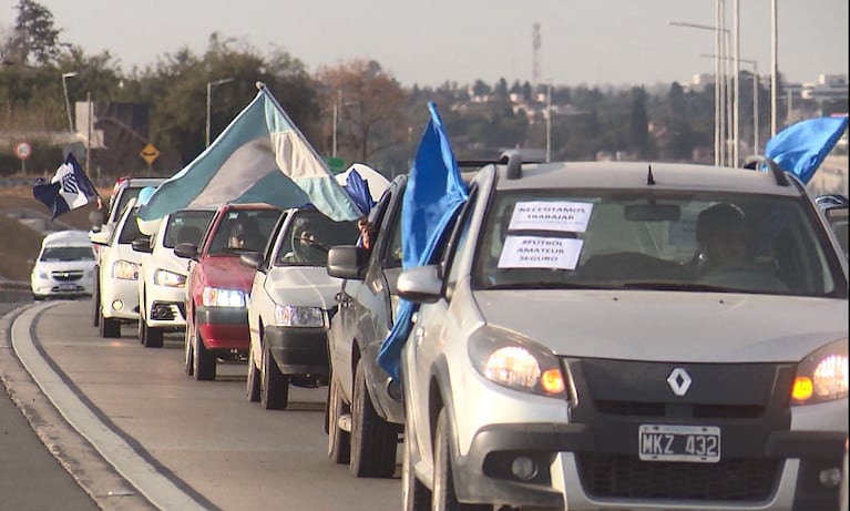 Una caravana llevó el reclamo desde el estadio Kempes hasta el centro de la ciudad.