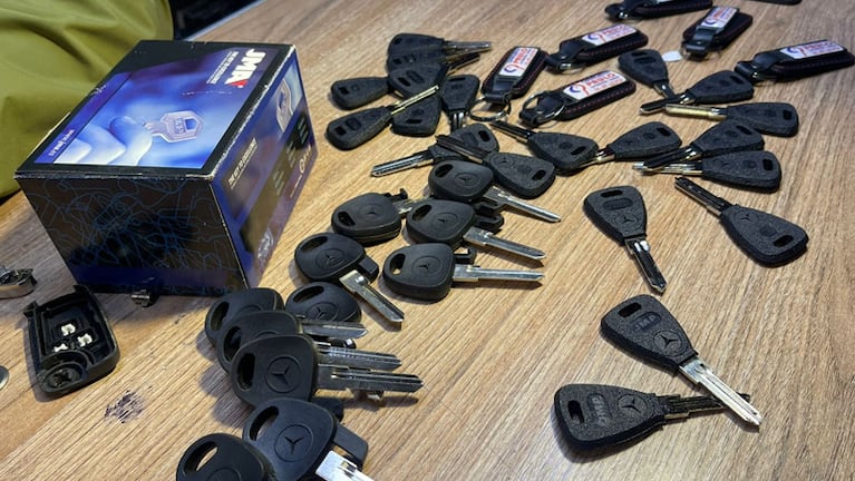 Una cerrajería trabaja en las llaves para los colectivos inactivos de FAM.