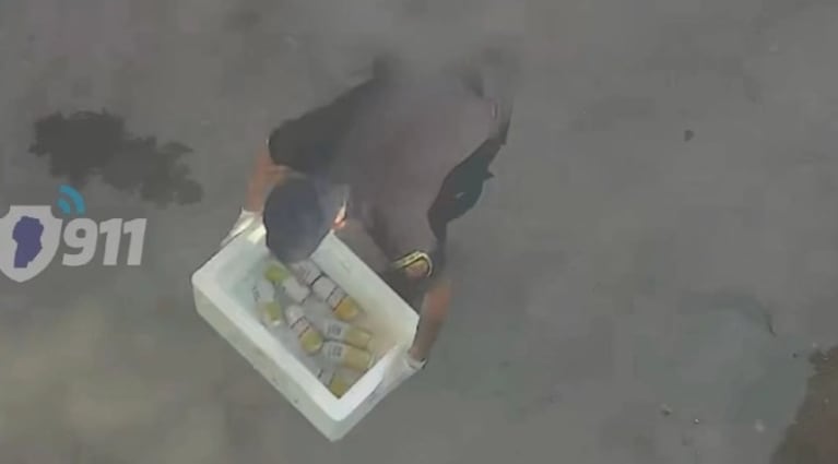 Una conservadora con cervezas, entre lo secuestrado por la Policía.