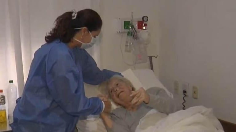 Una cordobesa de 83 años le ganó al coronavirus: "Estoy feliz de volver a casa con mi hija"