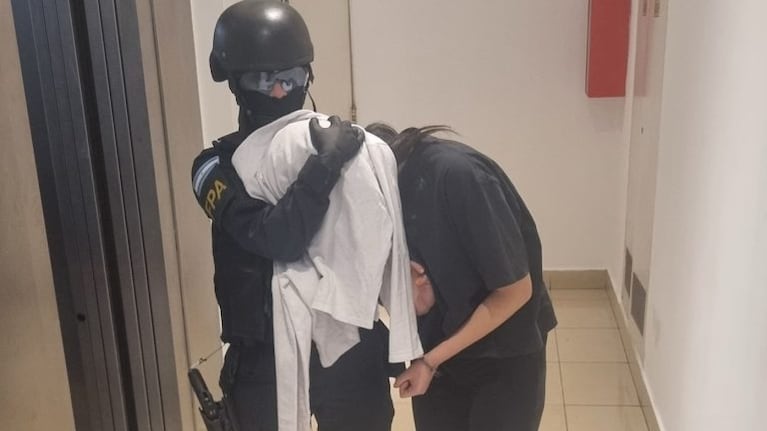 Una de las mujeres cayó en un departamento de calle Paraná.
