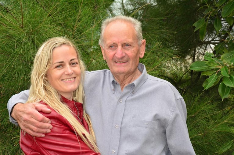Una de las pocas fotos que le quedaron a Laura de su papá tras el robo de la notebook.