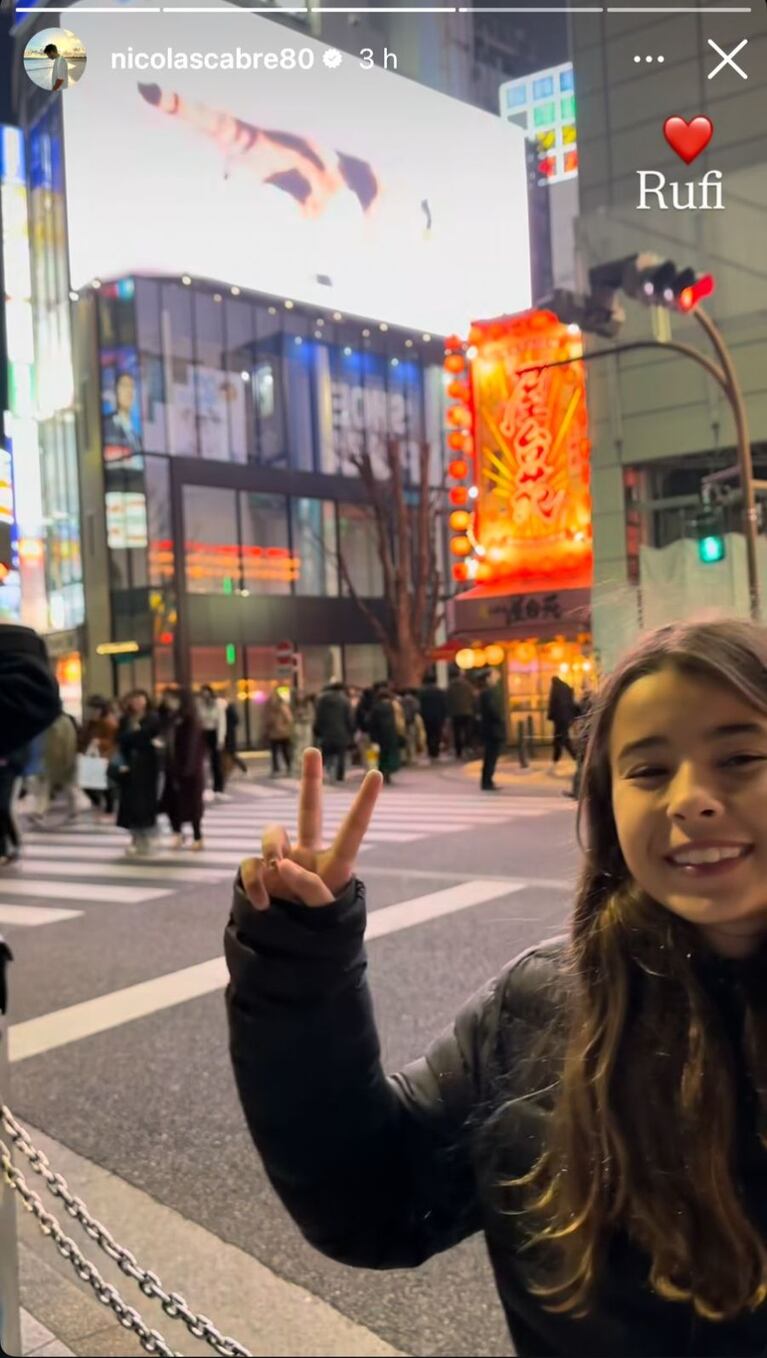 Una de las postales de Cabré subió de su hija Rufina en Tokio. (Foto: Instagram/@nicolascabre80)