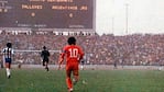 Una de las primeras fotos de Maradona en Córdoba, jugando para Argentinos Juniors. (Foto: La Voz)