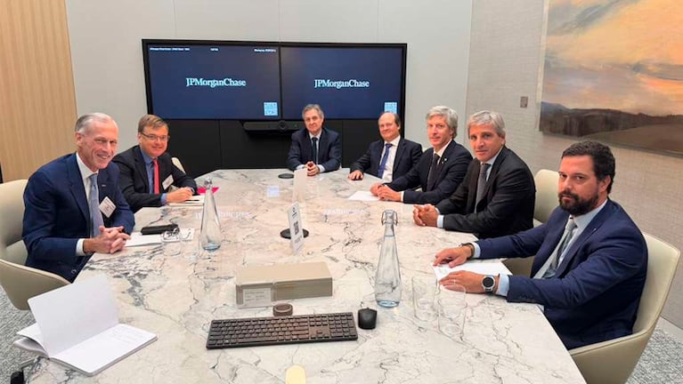 Una de las reuniones de la comitiva argentina en JP Morgan.