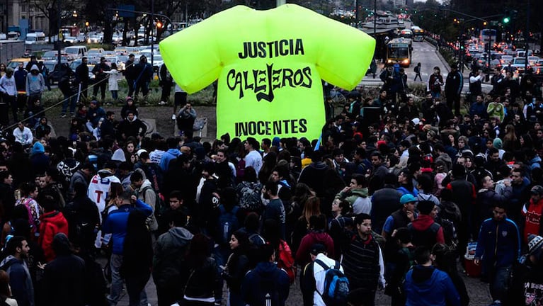 Una de las tantas marchas en Buenos Aires a favor de Callejeros. 