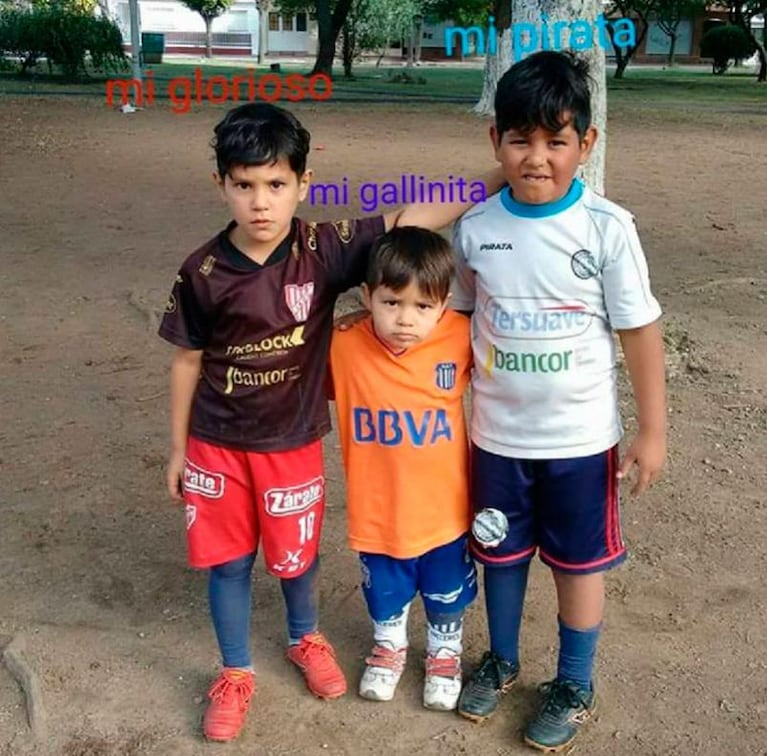 Una familia multicolor: sus tres hijos son hinchas de diferentes clubes de Córdoba