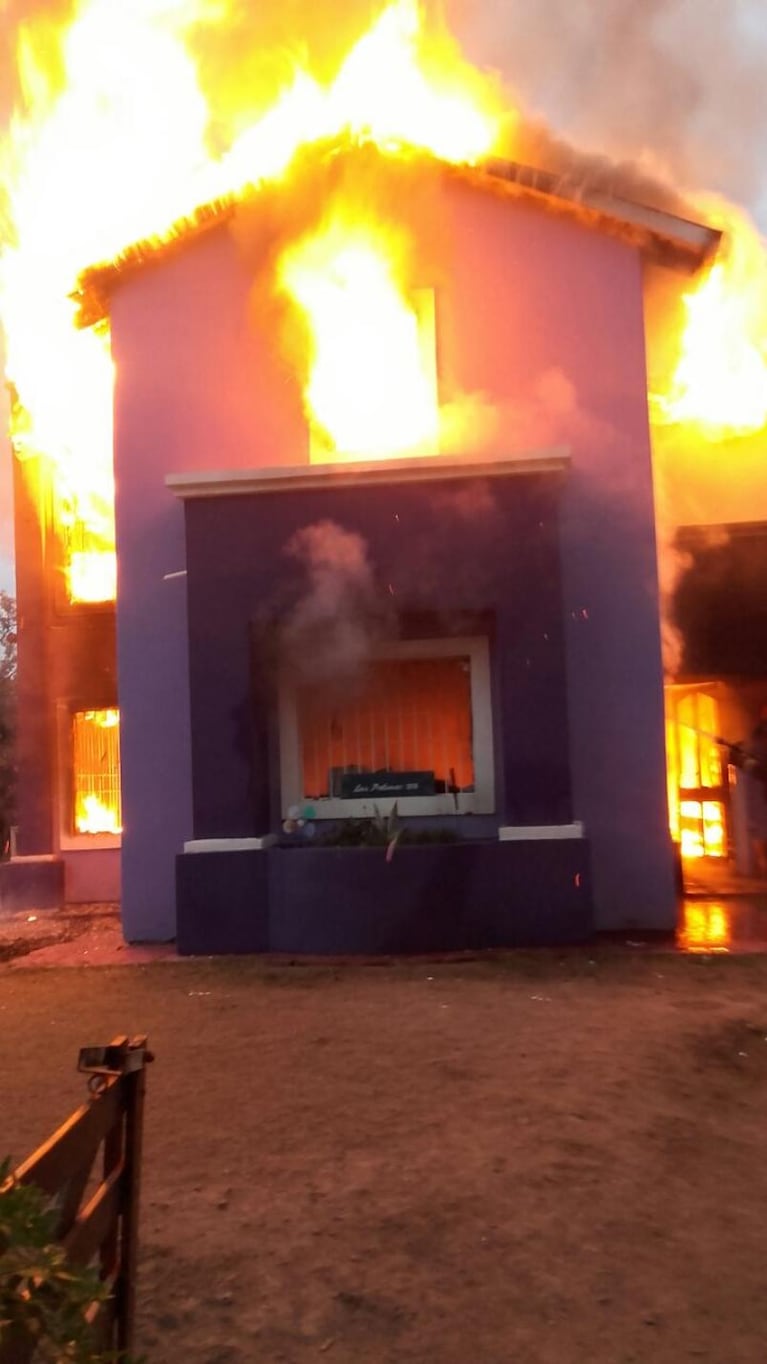 Una familia perdió todo tras un feroz incendio en su casa de Mendiolaza