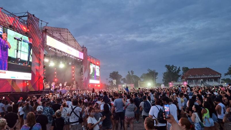 Una gran cantidad de público se hizo presente en el predio del Hipódromo.