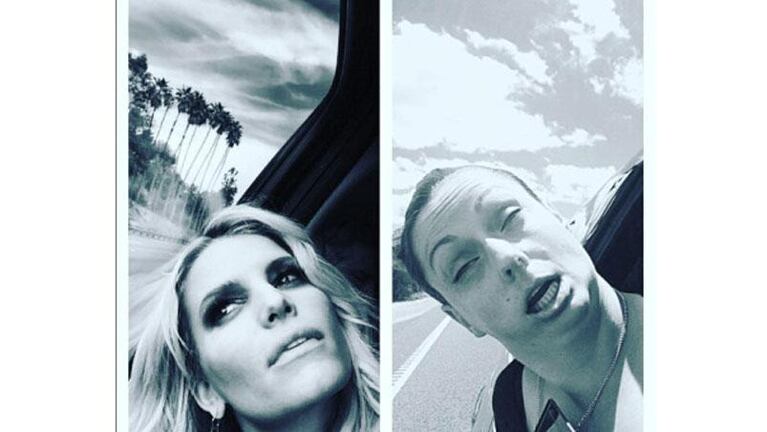 Una humorista parodia las fotos de los famosos en Instagram