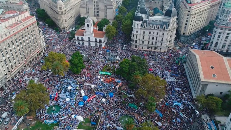 Una imagen aérea de la marcha federal educativa.