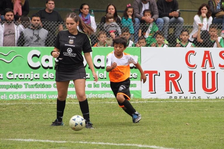 Una joven árbitro suspendió un partido de niños por los insultos de los padres