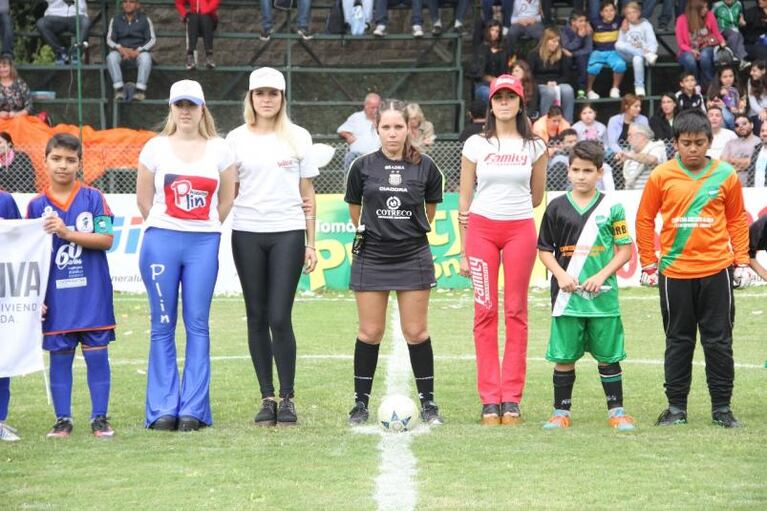 Una joven árbitro suspendió un partido de niños por los insultos de los padres