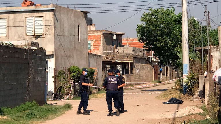 Una joven fue asesinada de un disparo: encontraron una vaina y manchas de sangre en la casa