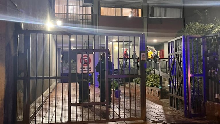 Una joven internada y 25 evacuados por el incendio en un departamento en plena Bv. San Juan