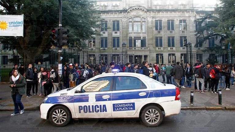 Una joven se pegó un tiro en un colegio de La Plata