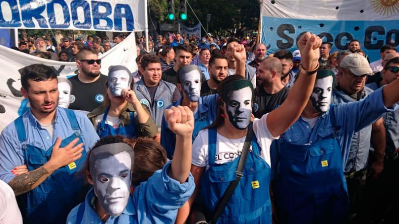 Una marcha de Luz y Fuerza realizada a mediados del año pasado. Foto: Archivo ElDoce.tv