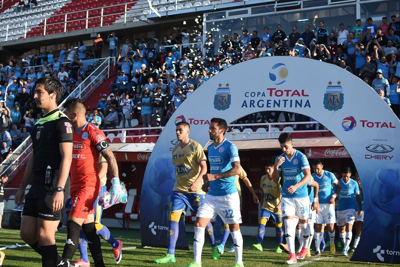 Una marea celeste copó el estadio de Unión de Santa Fe. Foto: Lucio Casalla / ElDoce.tv.