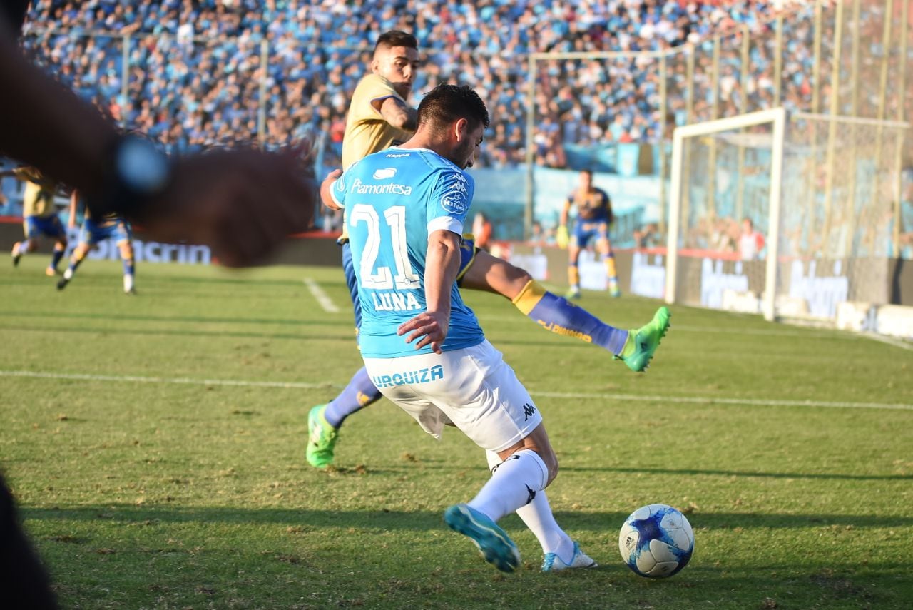 Una marea celeste copó el estadio de Unión de Santa Fe. Foto: Lucio Casalla / ElDoce.tv.