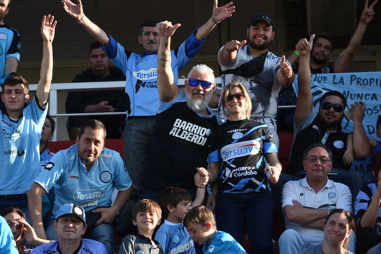 Una marea celeste copó el estadio de Unión de Santa Fe. Foto: Lucio Casalla / ElDoce.tv.