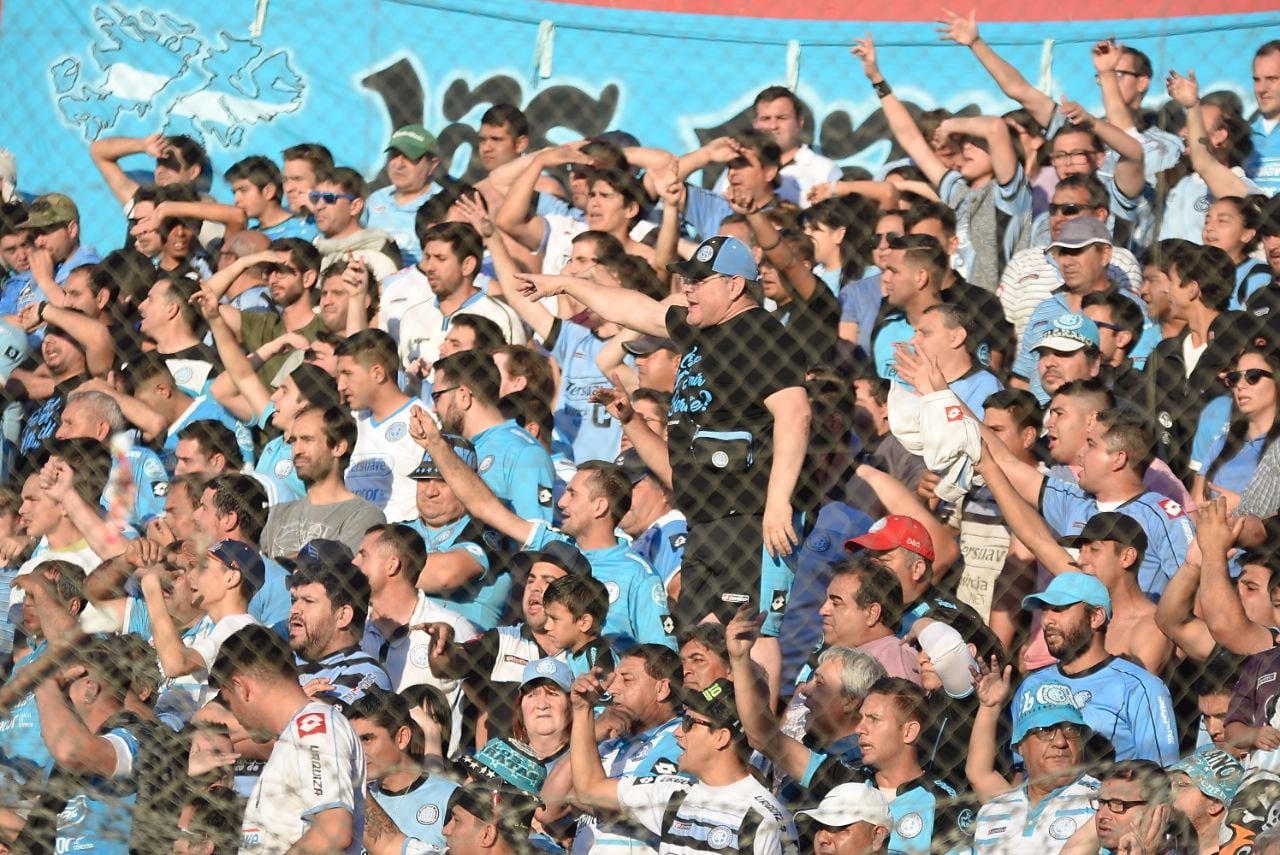 Una marea celeste copó el estadio de Unión de Santa Fe. Foto: Lucio Casalla / ElDoce.tv.