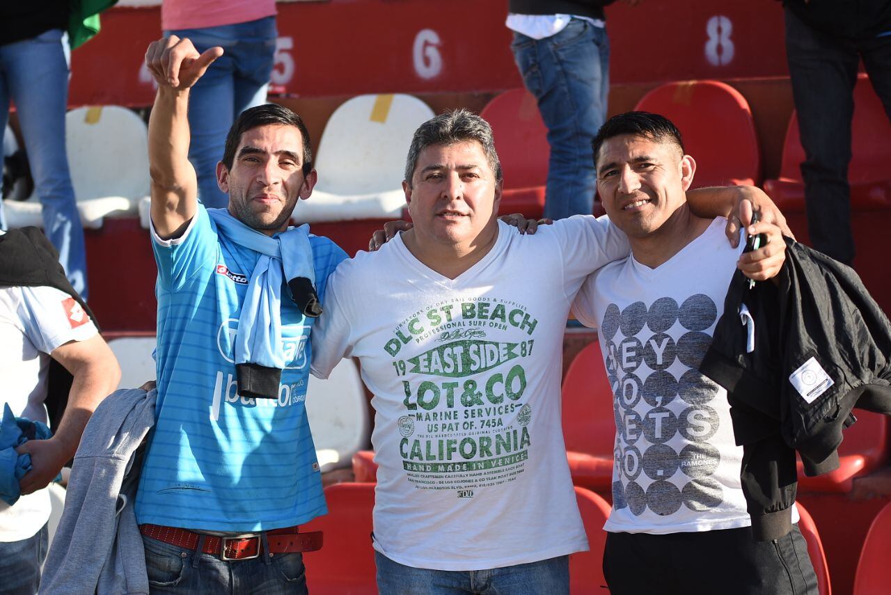 Una marea celeste copó el estadio de Unión de Santa Fe. Foto: Lucio Casalla / ElDoce.tv.