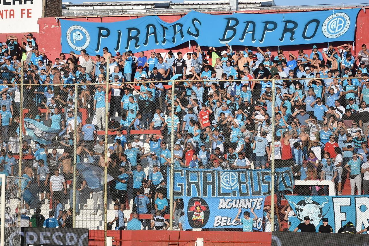 Una marea celeste copó el estadio de Unión de Santa Fe. Foto: Lucio Casalla / ElDoce.tv.