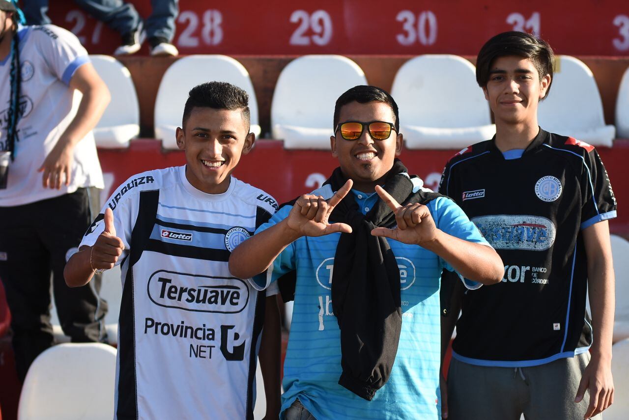 Una marea celeste copó el estadio de Unión de Santa Fe. Foto: Lucio Casalla / ElDoce.tv.