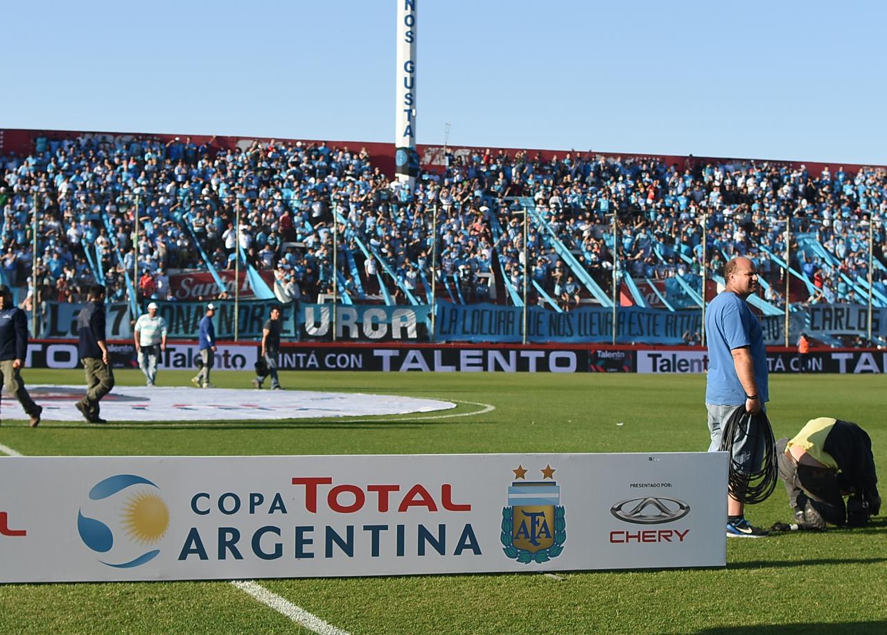 Una marea celeste copó el estadio de Unión de Santa Fe. Foto: Lucio Casalla / ElDoce.tv.