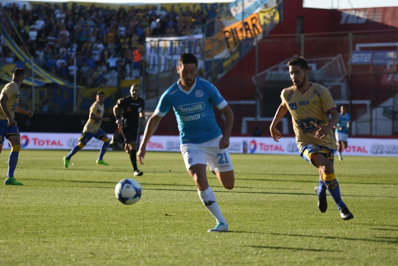 Una marea celeste copó el estadio de Unión de Santa Fe. Foto: Lucio Casalla / ElDoce.tv.