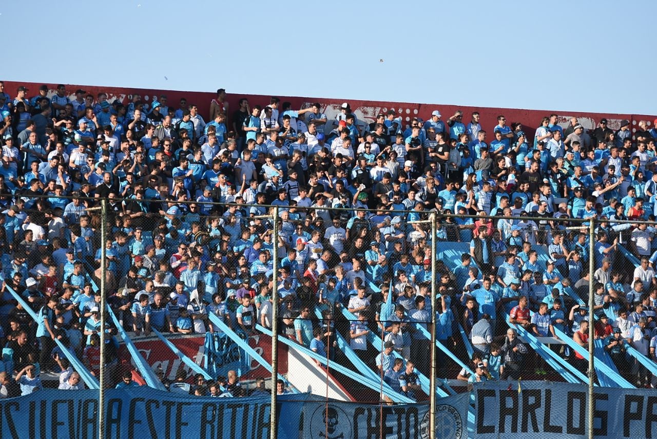 Una marea celeste copó el estadio de Unión de Santa Fe. Foto: Lucio Casalla / ElDoce.tv.