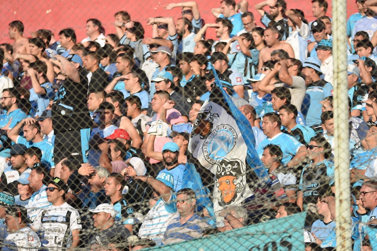 Una marea celeste copó el estadio de Unión de Santa Fe. Foto: Lucio Casalla / ElDoce.tv.