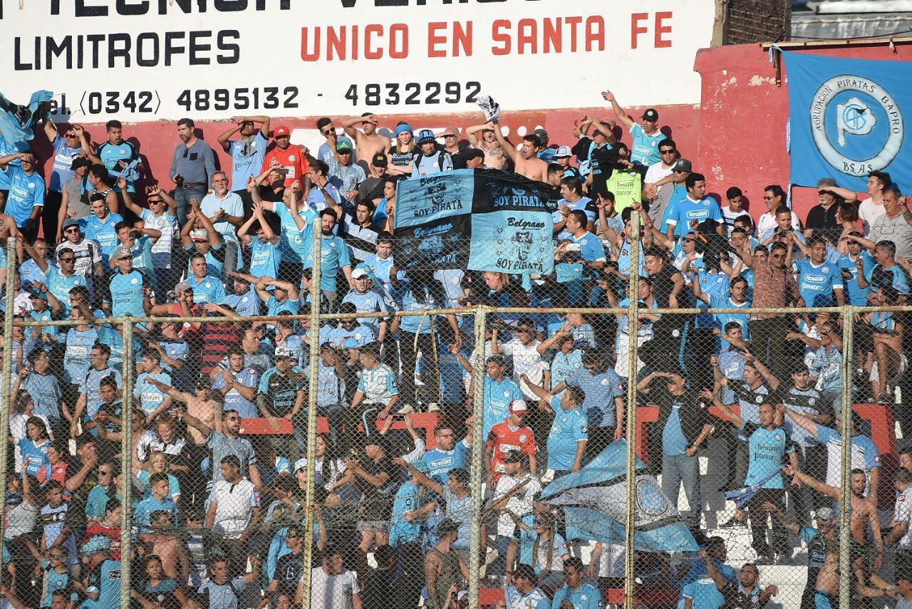 Una marea celeste copó el estadio de Unión de Santa Fe. Foto: Lucio Casalla / ElDoce.tv.