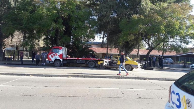 Una menor murió en un choque contra una grúa