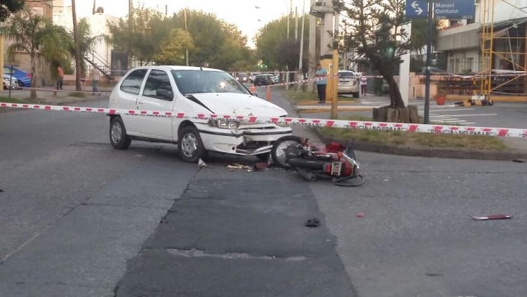 Una motociclista murió en un choque frontal con un auto