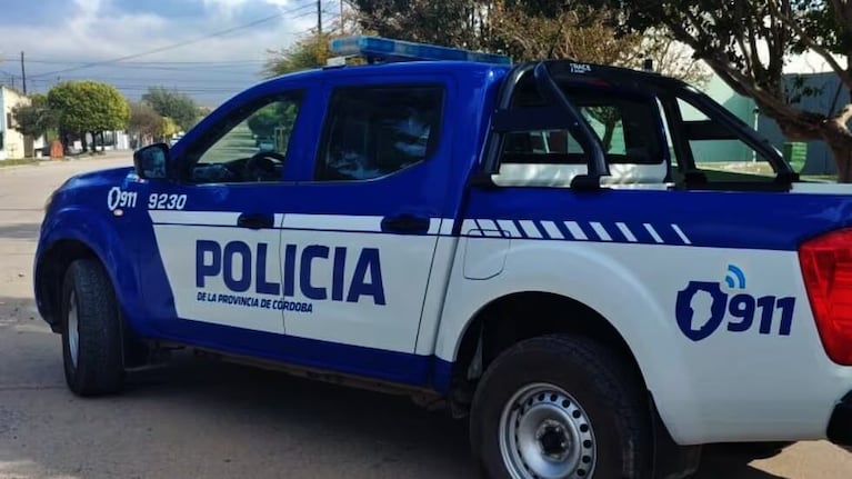 Una mujer apareció muerta en el placad de su casa.