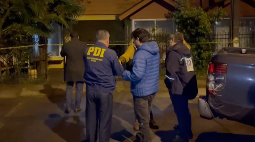 Una mujer asesinó a su hija y dejó gravísimo a su hijo.