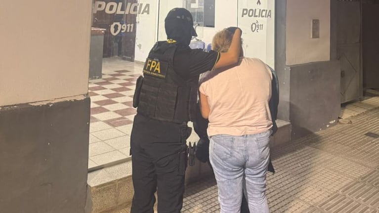 Una mujer con antecedes narcos fue detenida junto a su pareja en Jesús María.