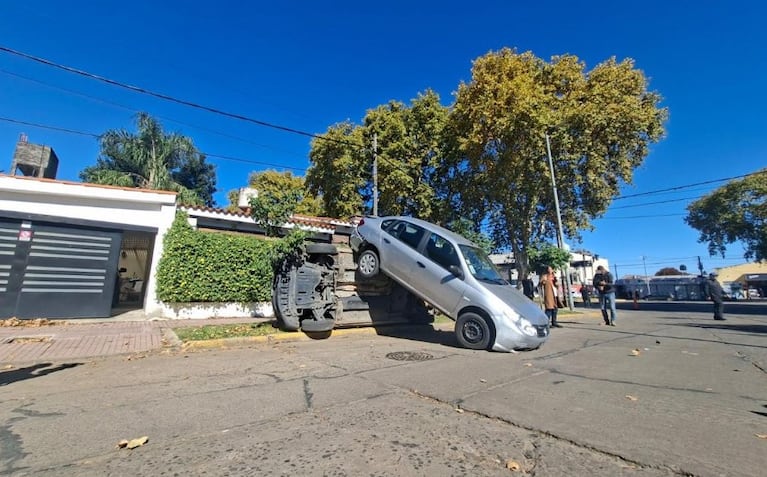 Una mujer de 91 años hizo marcha atrás, perdió el control del auto, atropelló a un nene.