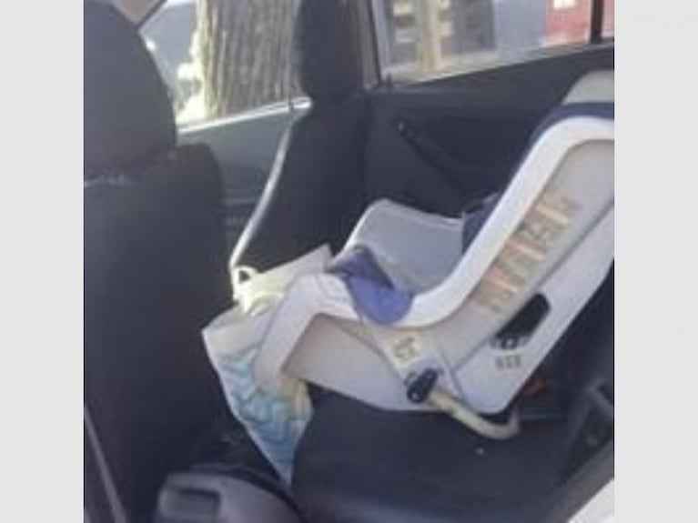 Una mujer dejó a su bebé encerrado en el auto para hacerse las uñas