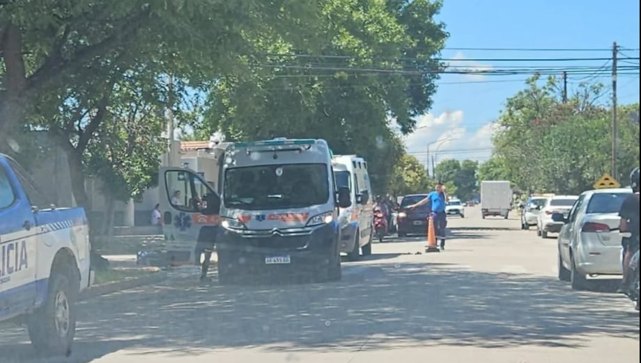 Una mujer falleció en Las Varillas tras el fuerte impacto de una camioneta contra la moto en la que viajaba