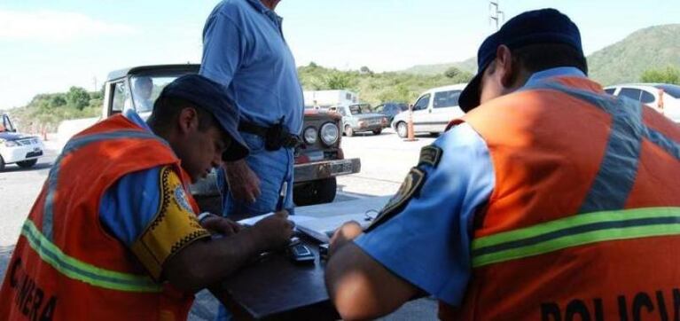 Una mujer fue detenida al querer coimear a la Caminera en Cosquín