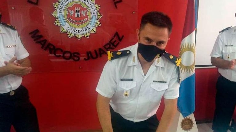Una mujer policía denunció a su jefe por acoso y la echaron: el comisario fue ascendido