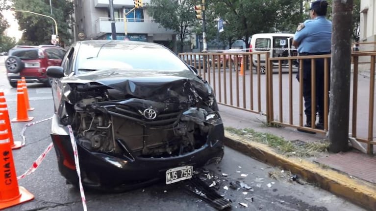 Una mujer sufrió la amputación de sus dos piernas por un choque en barrio Güemes