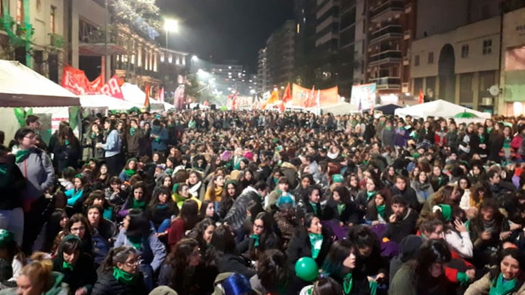 Una multitud copó las calles antes de la votación.