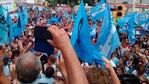 Una multitud de docentes frente al Centro Cívico. 